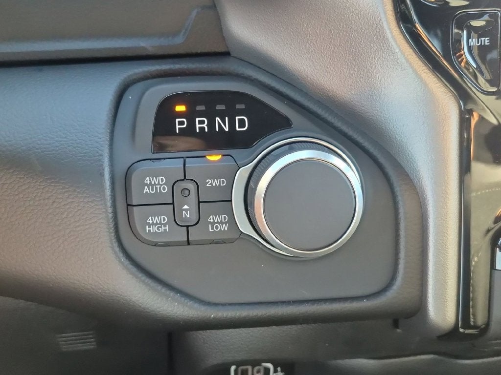 2027 RAM 1500 Big Horn/Lone Star