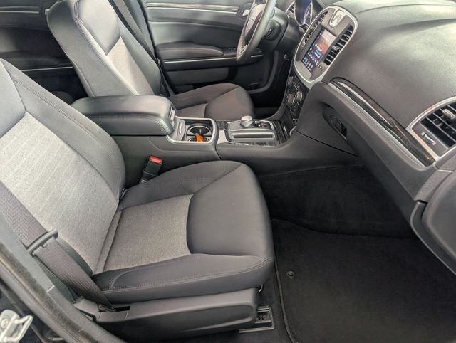 2022 Chrysler 300 Touring