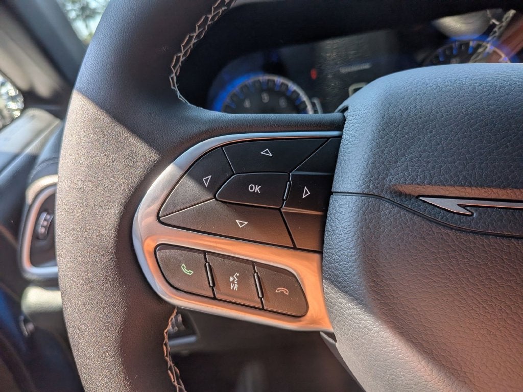 2027 Chrysler Pacifica Select