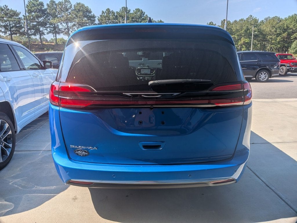 2027 Chrysler Pacifica Select