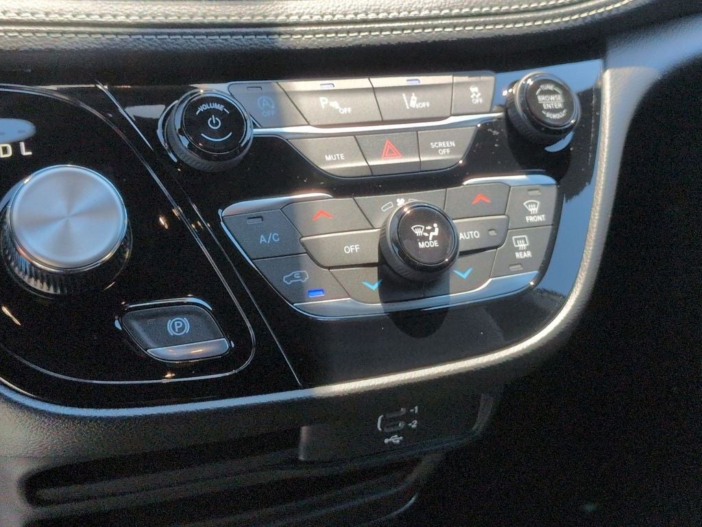 2027 Chrysler Pacifica Select