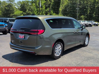 2027 Chrysler Pacifica Select