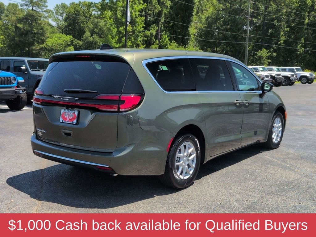 2027 Chrysler Pacifica Select