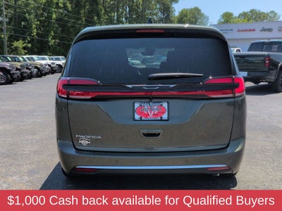 2027 Chrysler Pacifica Select