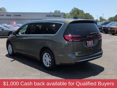 2027 Chrysler Pacifica Select