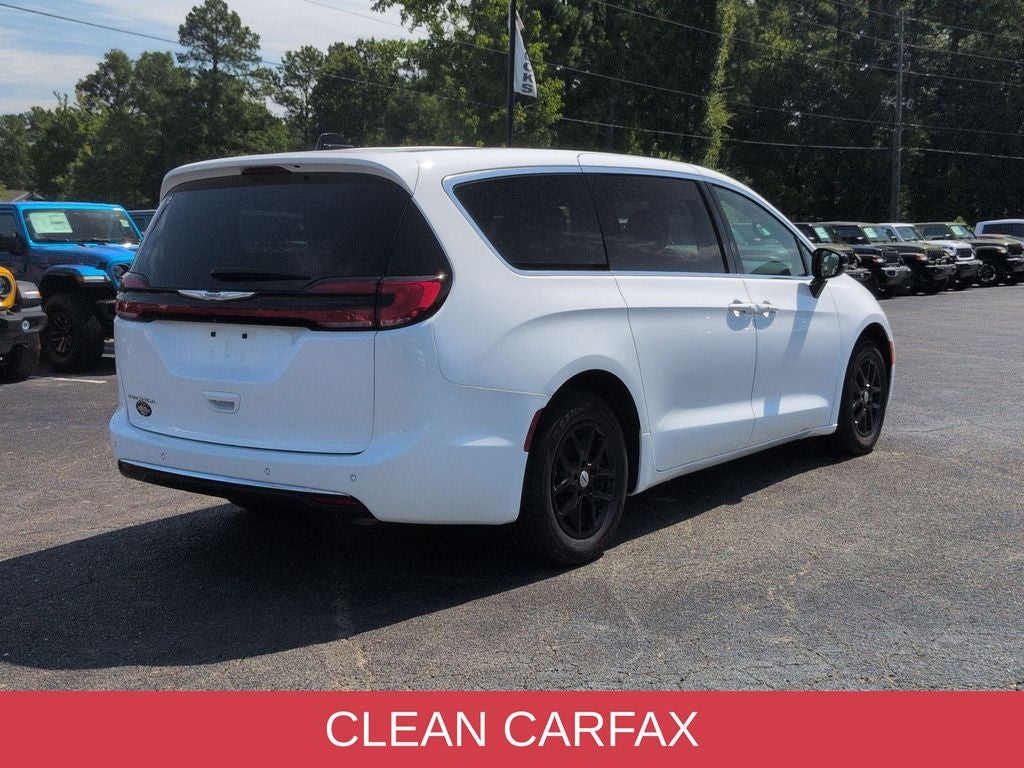 2025 Chrysler Pacifica Select