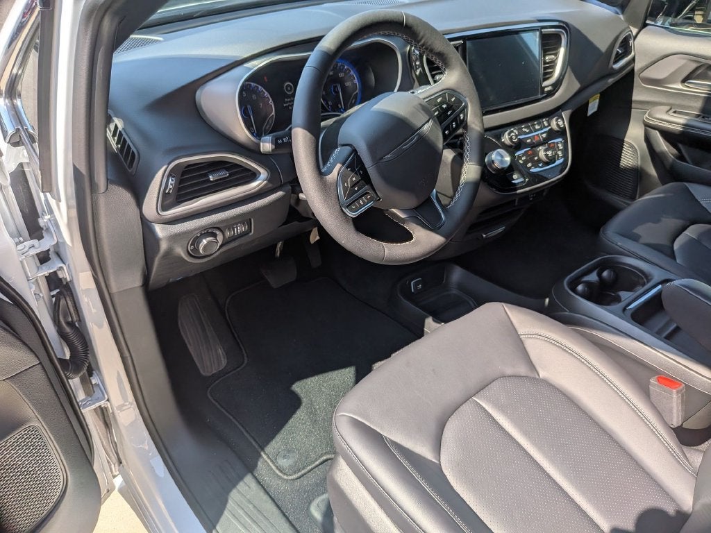 2027 Chrysler Pacifica LX