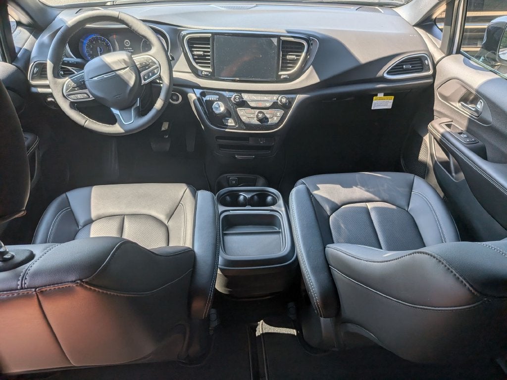 2027 Chrysler Pacifica LX