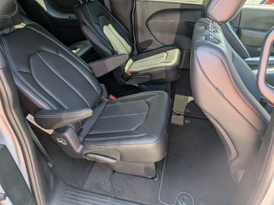 2027 Chrysler Pacifica LX