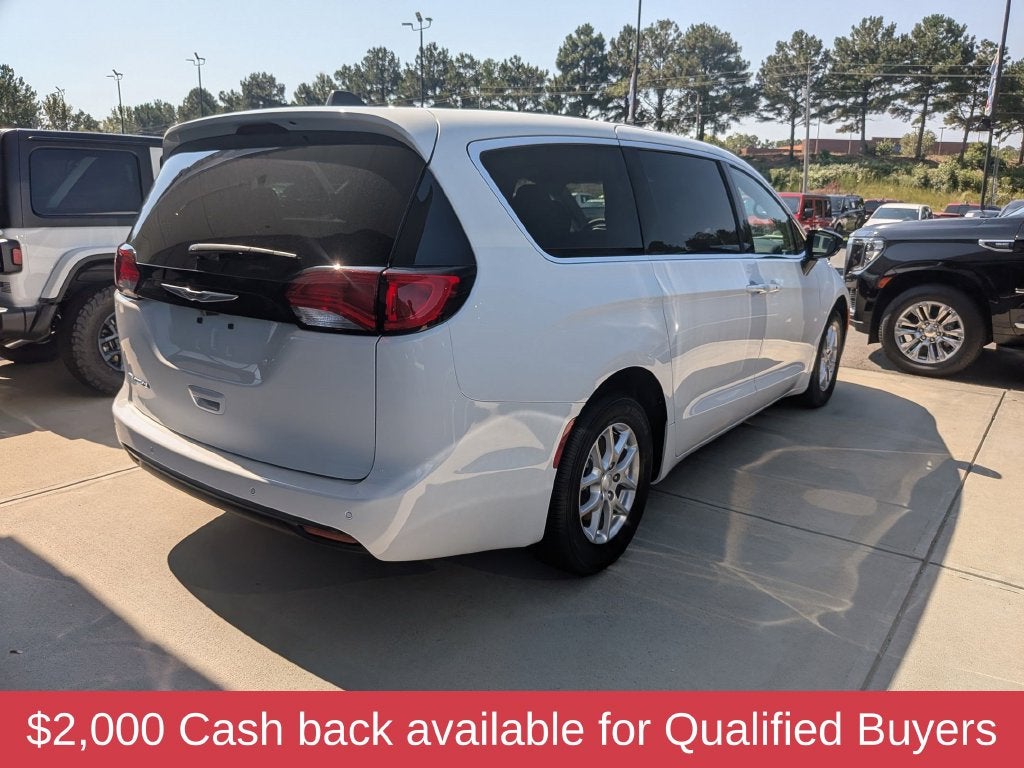 2027 Chrysler Pacifica LX