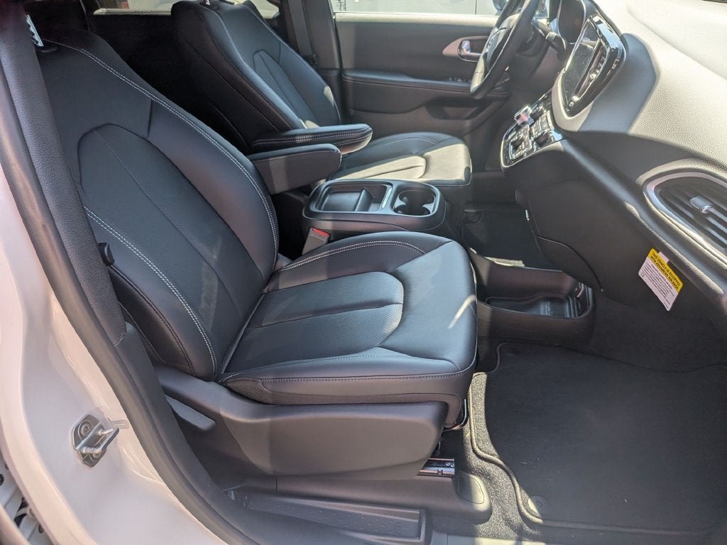 2027 Chrysler Pacifica LX
