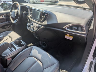 2027 Chrysler Pacifica LX
