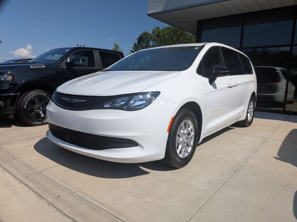 2027 Chrysler Pacifica LX