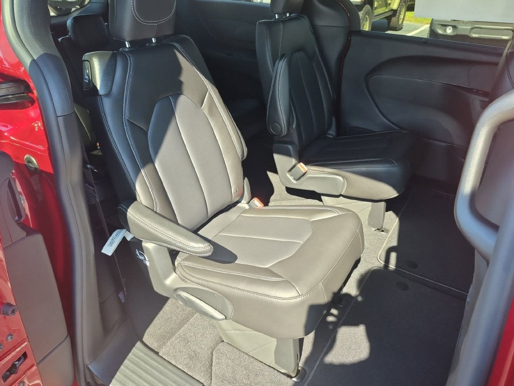 2027 Chrysler Pacifica LX