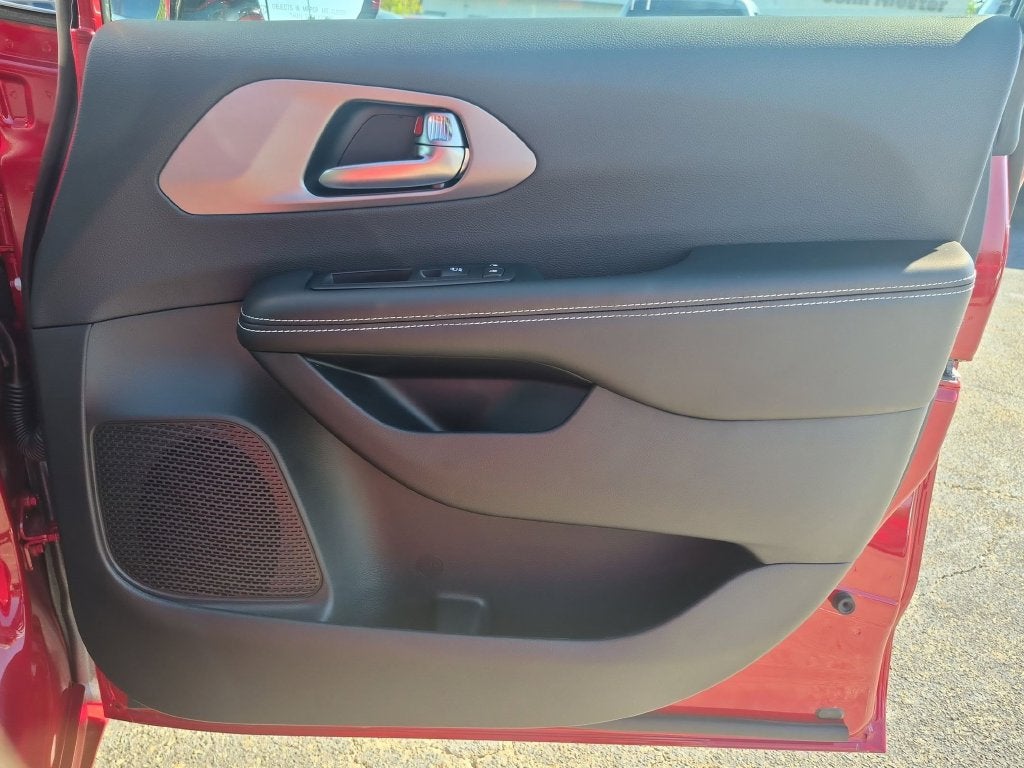 2027 Chrysler Pacifica LX