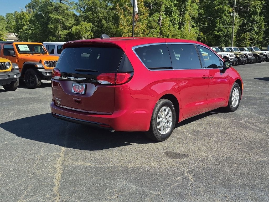 2027 Chrysler Pacifica LX
