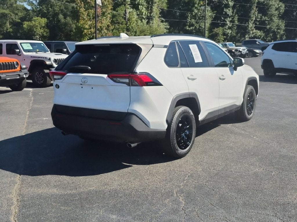 2020 Toyota RAV4 LE