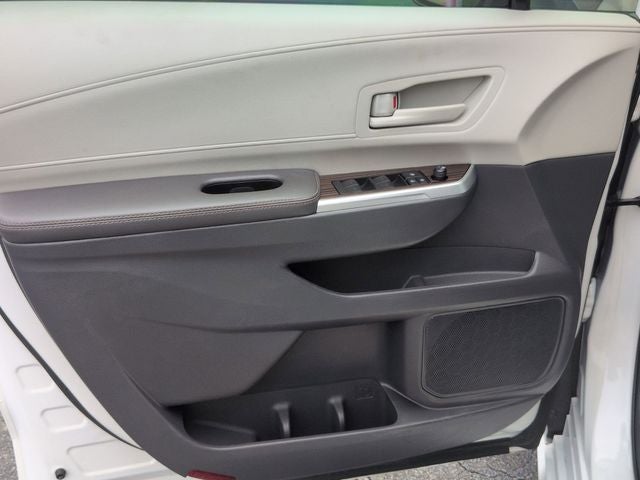 2024 Toyota Sienna LE 8 Passenger