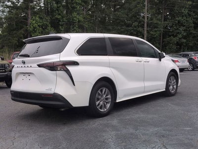 2024 Toyota Sienna LE 8 Passenger