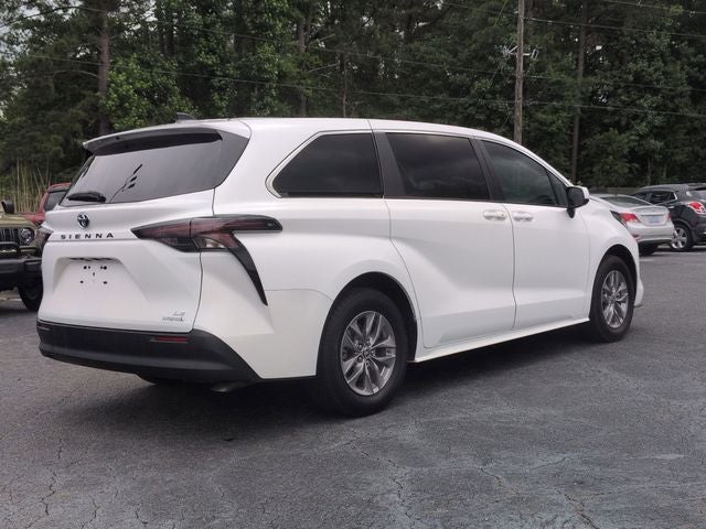 2024 Toyota Sienna LE 8 Passenger