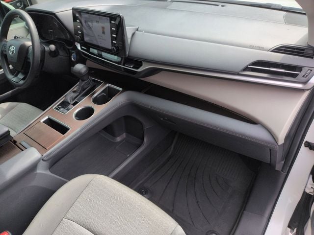 2024 Toyota Sienna LE 8 Passenger