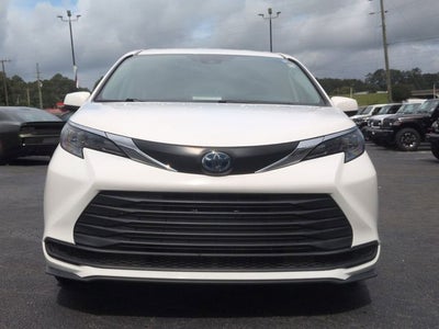 2024 Toyota Sienna LE 8 Passenger