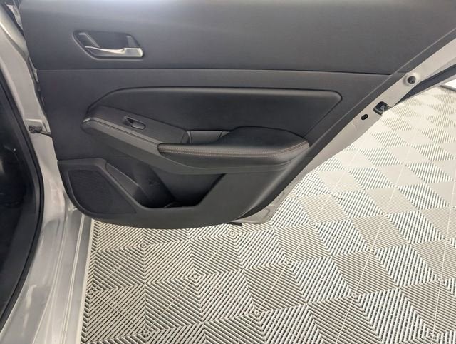 2022 Nissan Altima SR FWD