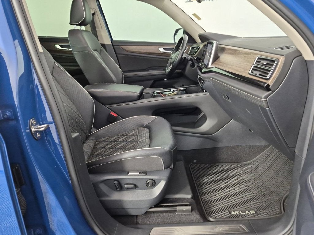 2025 Volkswagen Atlas 2.0T SEL Premium R-Line