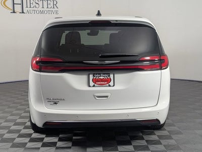 2025 Chrysler Pacifica Select