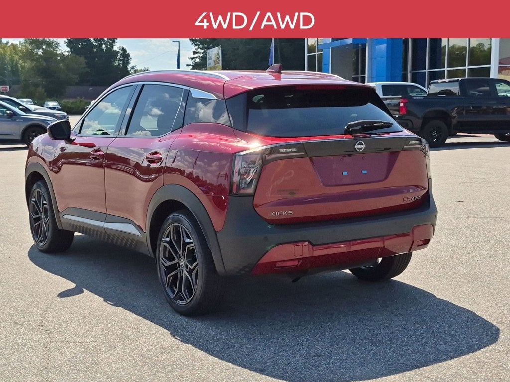 2025 Nissan Kicks SR