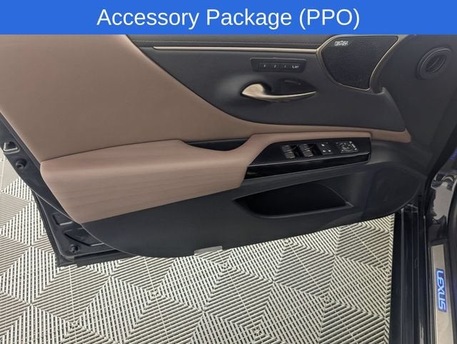 2022 Lexus ES 300h Ultra Luxury