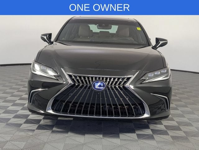 2022 Lexus ES 300h Ultra Luxury