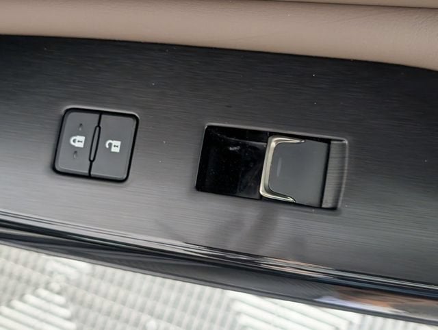 2022 Lexus ES 300h Ultra Luxury