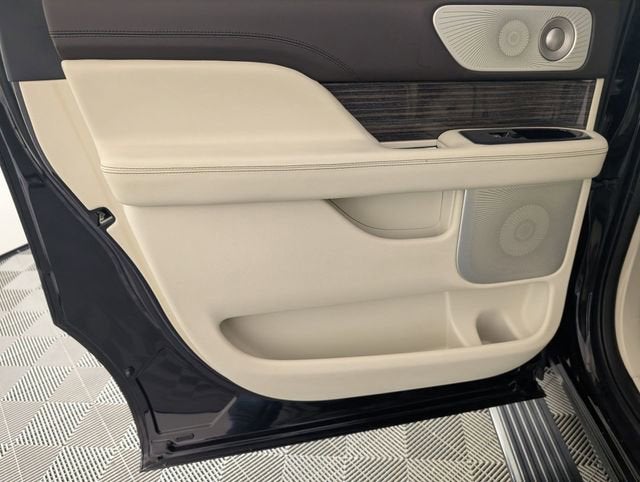 2021 Lincoln Navigator L Black Label