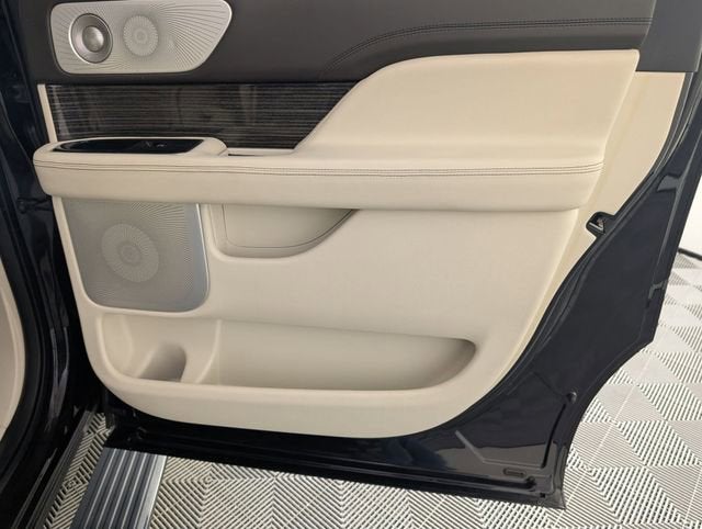 2021 Lincoln Navigator L Black Label