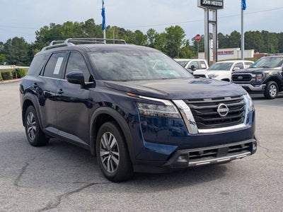 2022 Nissan Pathfinder SL