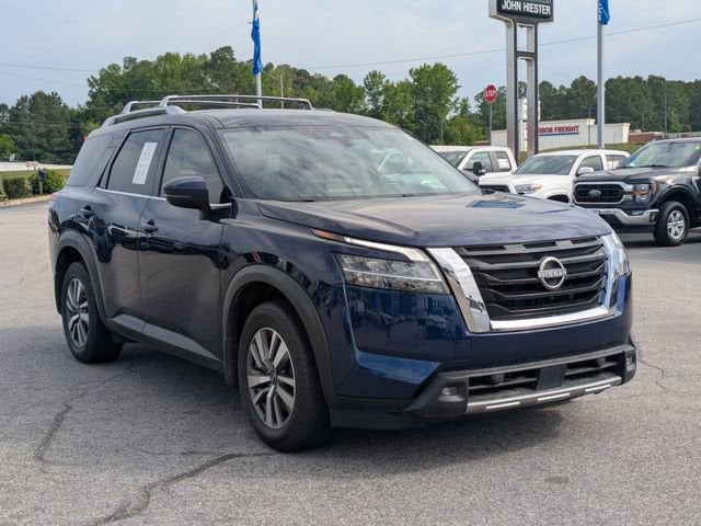 2022 Nissan Pathfinder SL