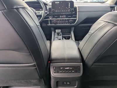 2022 Nissan Pathfinder SL