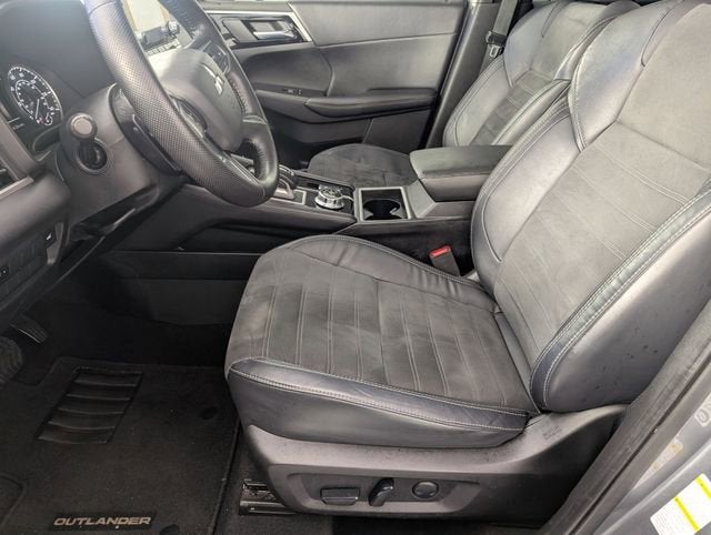 2022 Mitsubishi Outlander SE