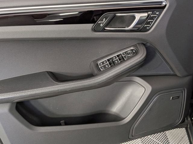 2023 Porsche Macan T