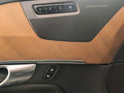 2023 Volvo XC90 Recharge Plug-In Hyb Plus Dark Theme