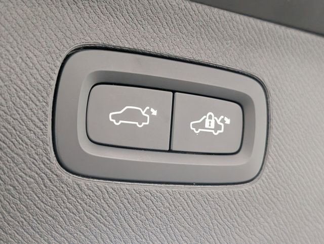 2023 Volvo XC90 Recharge Plug-In Hyb Plus Dark Theme