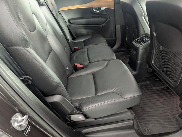 2023 Volvo XC90 Recharge Plug-In Hyb Plus Dark Theme